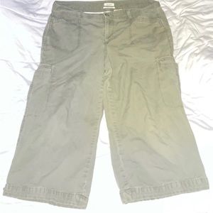 Women’s Capris Size 14